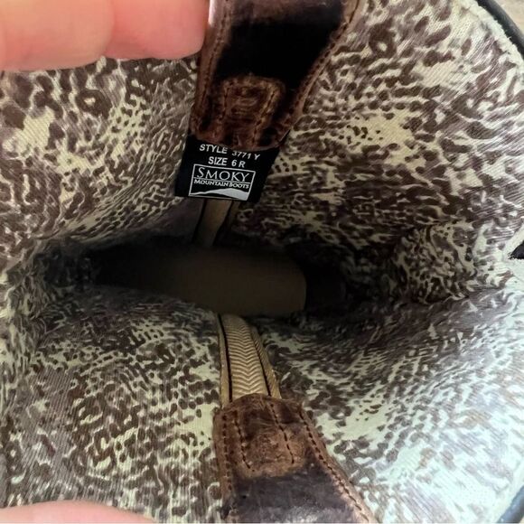 Women Smokey mountain boots style 3771 pattern Rosette, Brown Distress Sz 6 NWOT - Picture 6 of 16